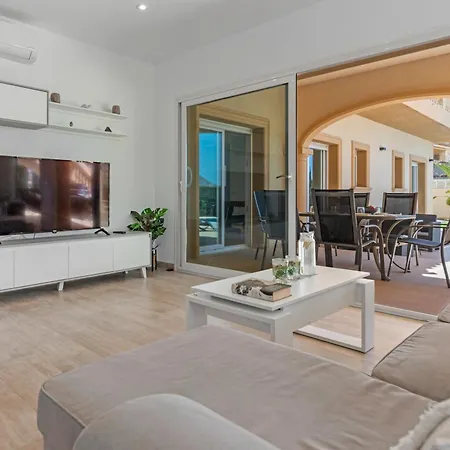 Socrates By Abahana וילה *