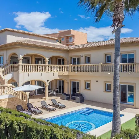 Socrates By Abahana וילה