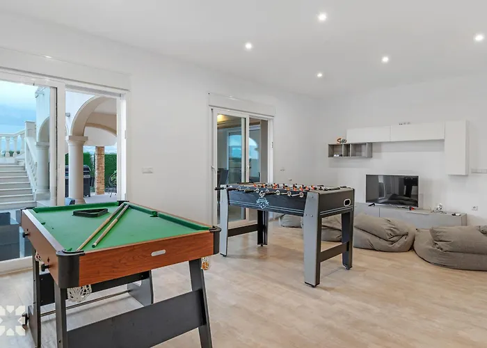 Socrates By Abahana וילה