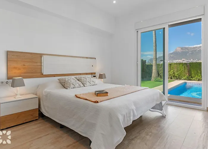 Socrates By Abahana קלפה